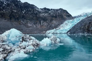 Glacier front of Tinayrebreen